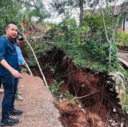 Tinjau korban gempa bandung bey machmudin warga butuh tenda wc portabel