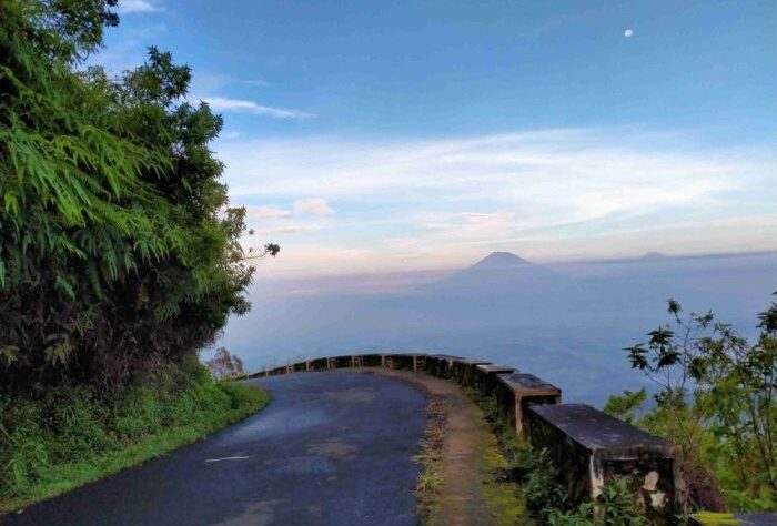 Kebakaran Gunung Telomoyo Padam, Polisi Pastikan Desa Sekitar