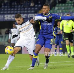 PADANG MEDIA - Lecce vs Verona, Salentini Tekuk 9 Pemain Gialloblu