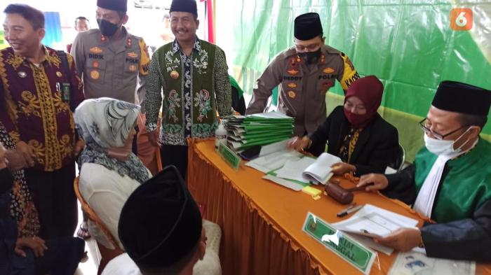 Sah 2 pasangan suami istri ini dilantik jadi anggota dprd banyuwangi