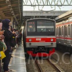 Mengkaji ulang rencana subsidi krl berbasis nik