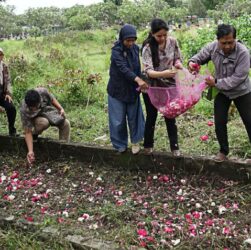 Momen khidmat megawati ziarah di makam korban pengepungan leningrad