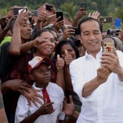 Jokowi biasanya datang itu ramai ramai begitu mau pergi ditinggal