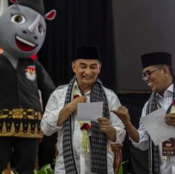 Terima dokumen b 1 kwk pks andra soni dimyati siap daftar ke kpu