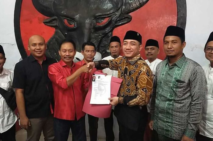 Jadi anggota dprd lebak lewat pdip pedagang sayur ini diantar becak