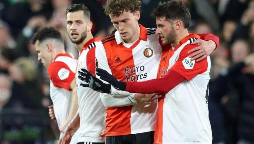 CHUTOGEL - Kinerja lini belakang Feyenoord di laga ini