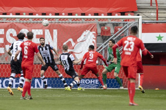 PADANG MEDIA - Hasil FC Twente vs Heracles Almelo di Liga Belanda 2024-2025