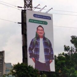 Coretan jkt anti ridwan kamil hiasi separator jalan