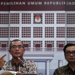 Di depan jokowi ketua kpu sebut sengketa pemilu di mk selesai