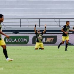 PADANG MEDIA - Persik Vs Persib: Maung Bandung Menang 2-0