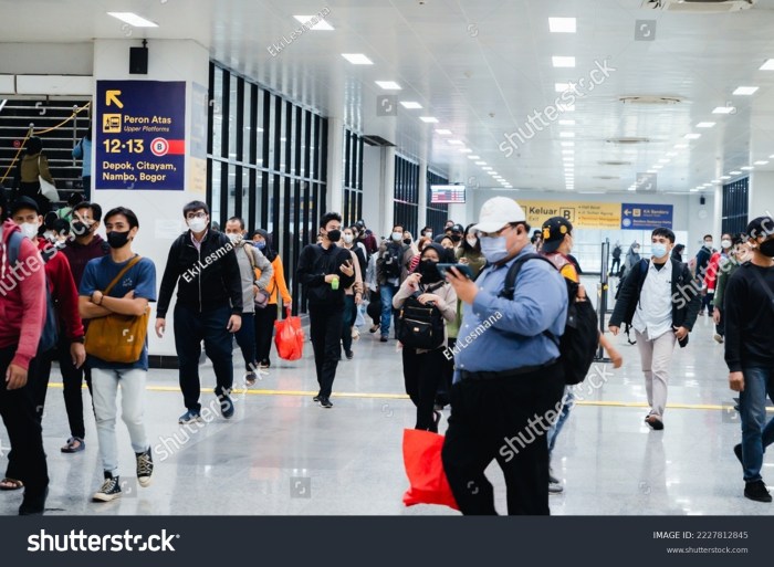 Viral padatnya stasiun duri picu penumpang krl saling teriak kci minta maaf